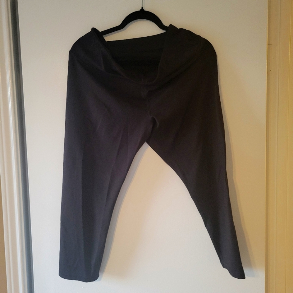 Old Navy Active Elevate Go-Dry Cropped Leggingd